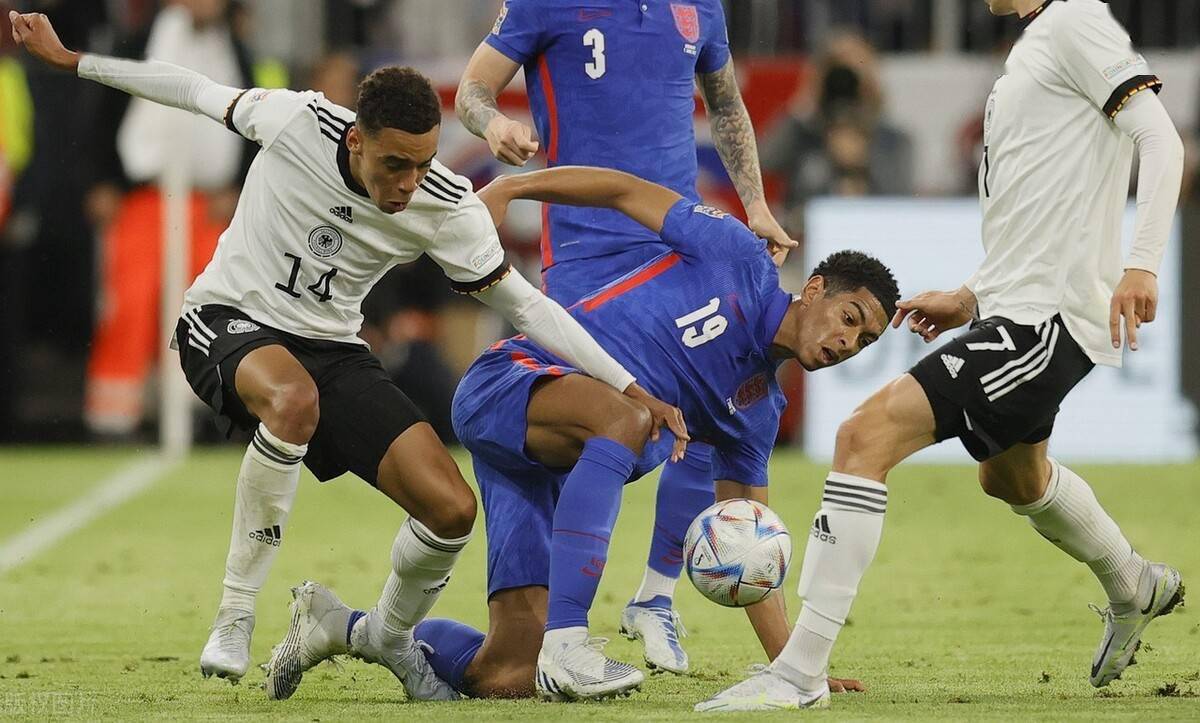 包含英格兰羽毛球队鏖战法国羽毛球队，林丹三分雨点燃全场的词条