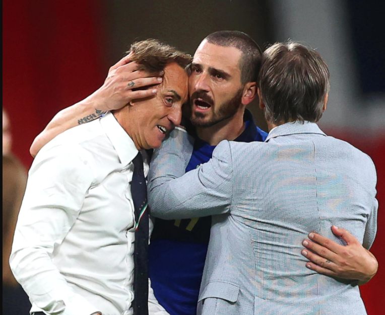 包含英格兰羽毛球队鏖战法国羽毛球队，林丹三分雨点燃全场的词条