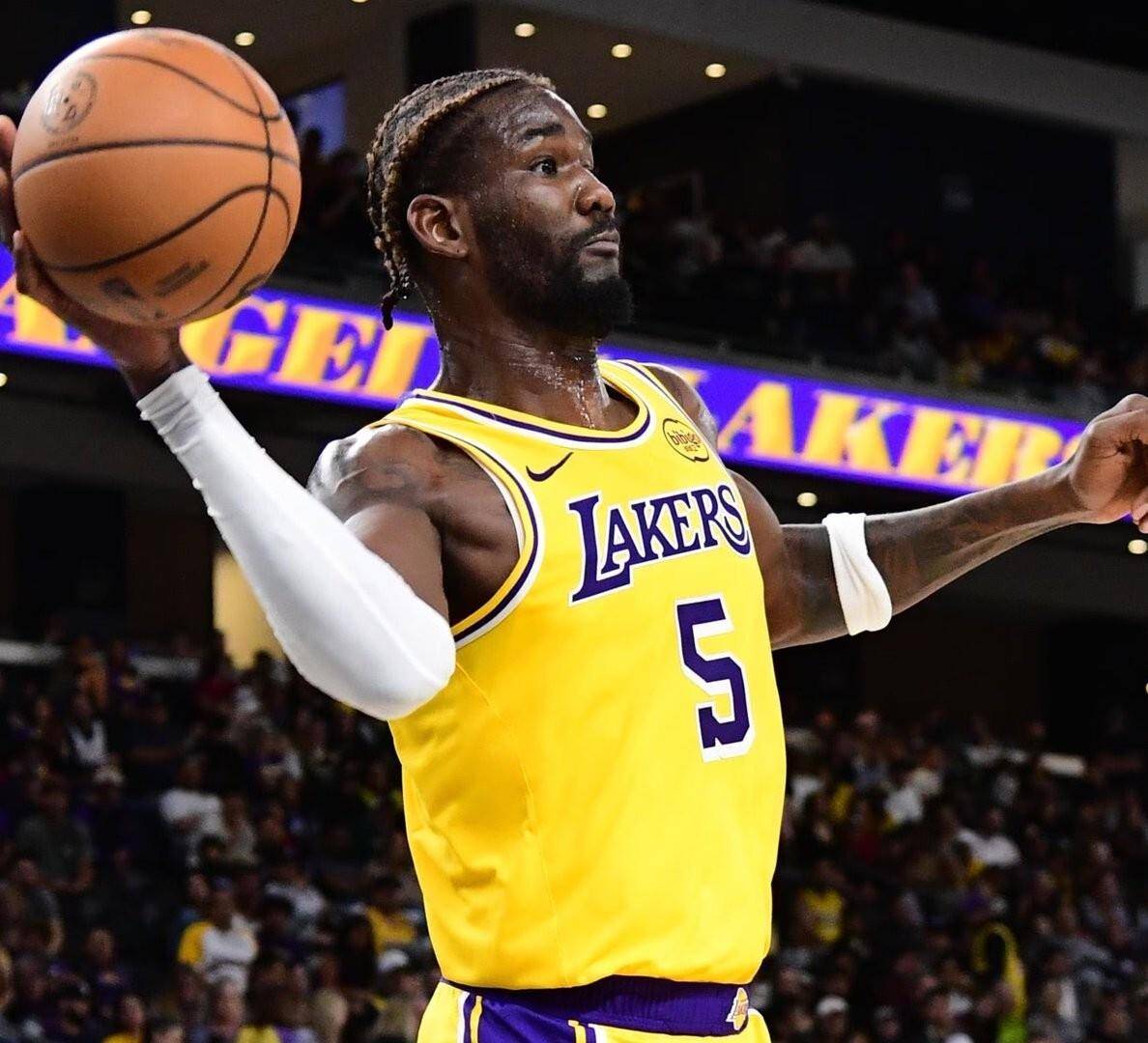 湖人鏖战土耳其男篮,艾顿一己之力扛起全队 湖人鏖战土耳其男篮,艾顿一己之力扛起全队