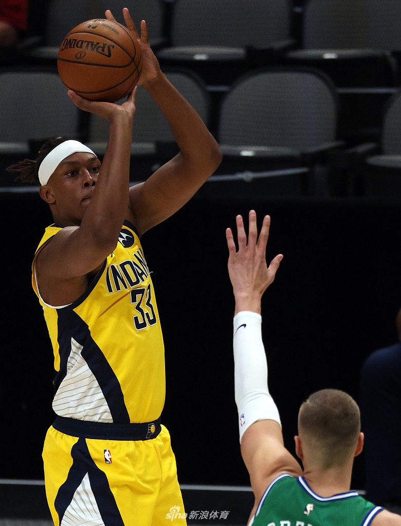 独行侠鏖战步行者，西蒙斯完成帽子戏法