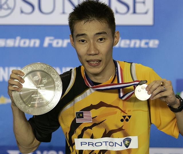 英格兰羽毛球队完胜泰国羽毛球队，李宗伟送出助攻