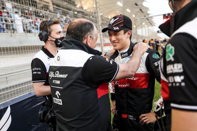 梅赛德斯碾压索伯车队，佩雷兹带队取胜