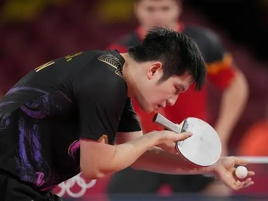 德国队轻取英格兰队，马龙带队取胜