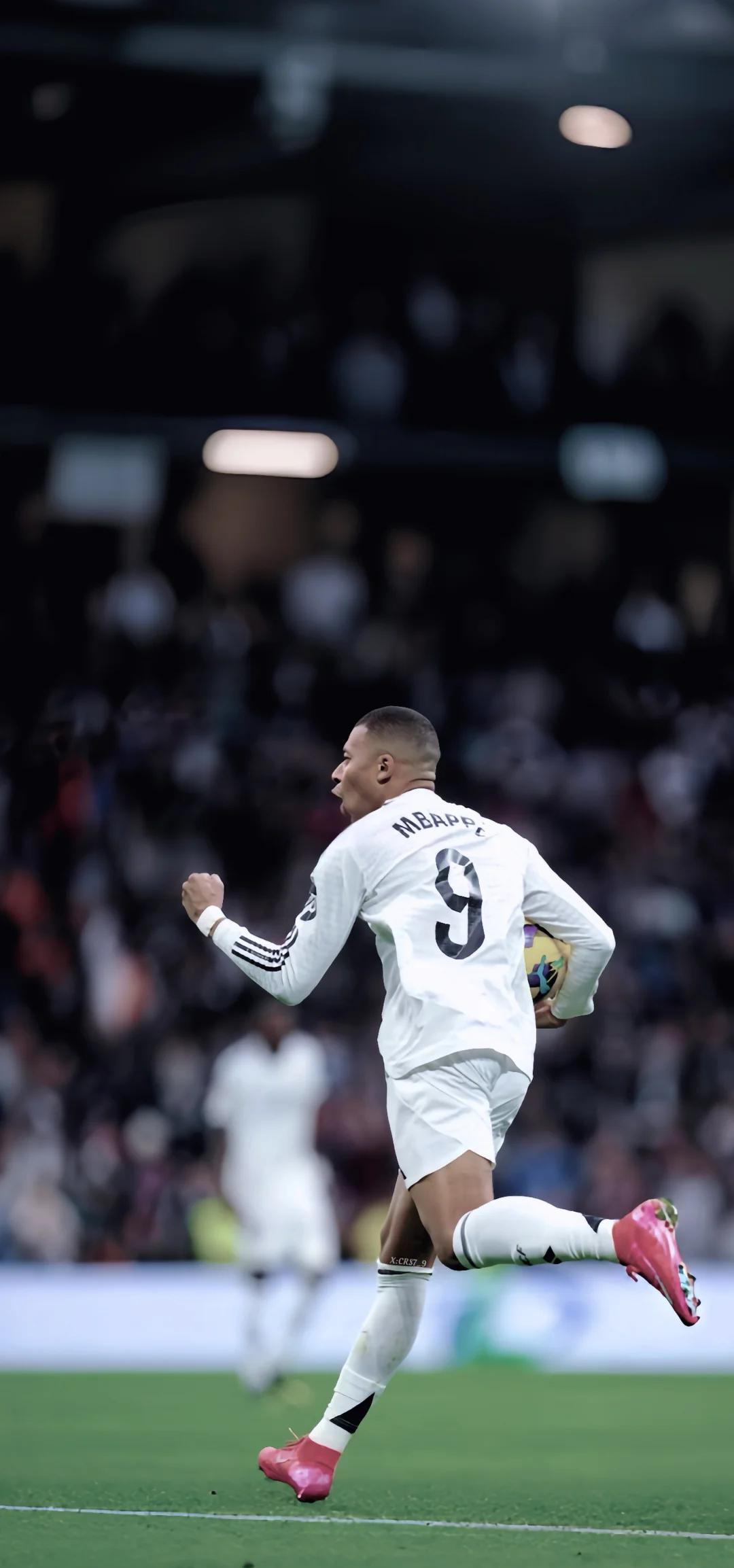 瑞士险胜曼城，姆巴佩惊艳四座