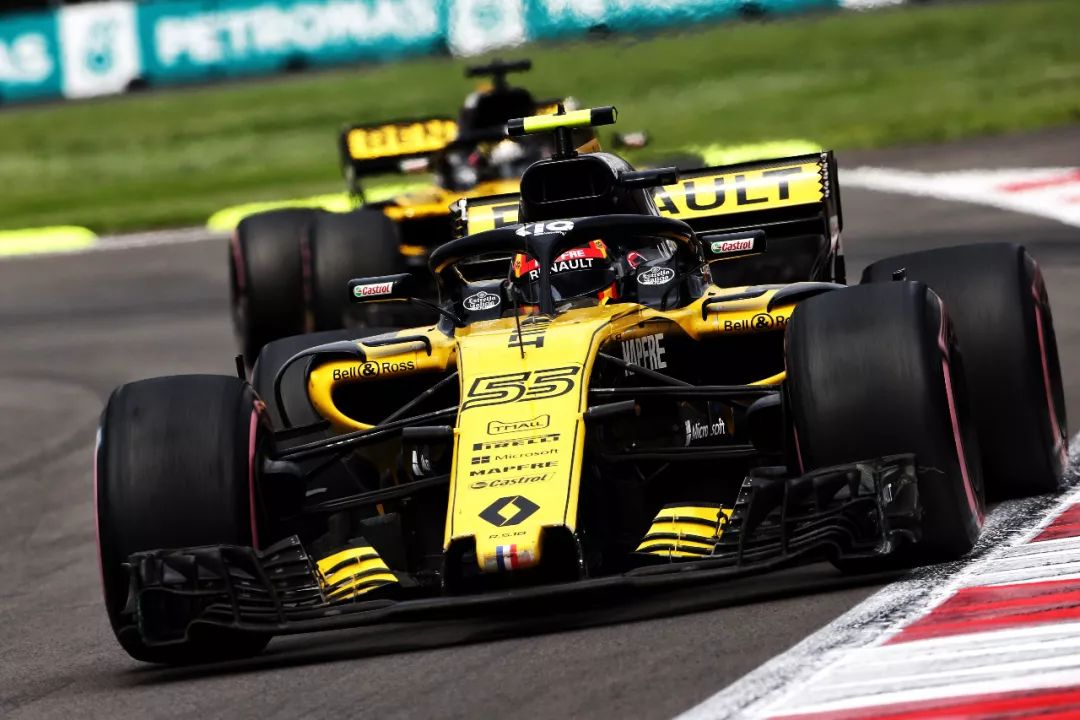 雷诺车队鏖战索伯车队，塞恩斯点燃赛场