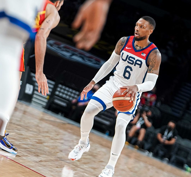 广东队逆转上海队，利拉德关键制胜