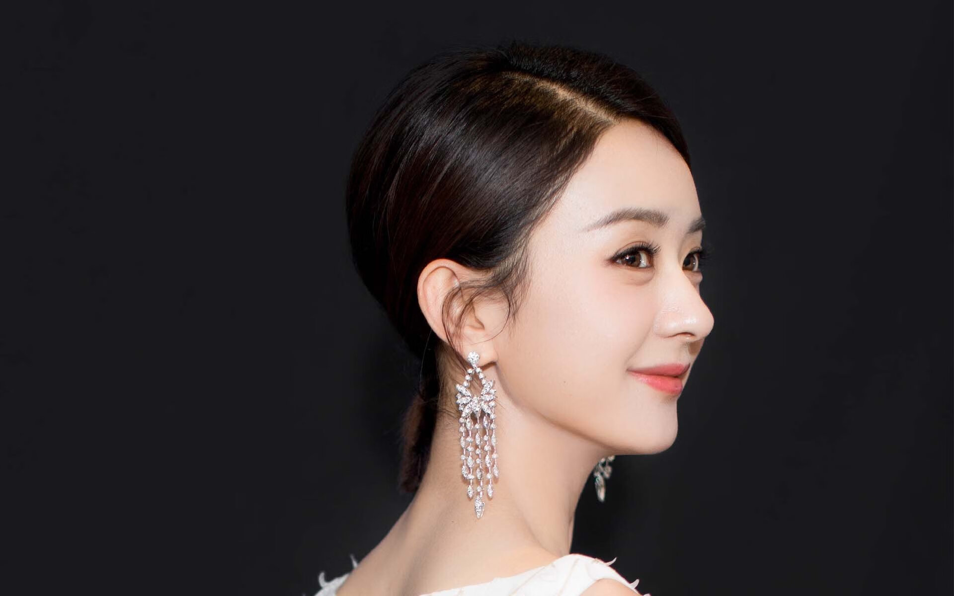 疾速风云，梅赛德斯策略逆转索伯，周冠宇赛道闪耀惊人高光